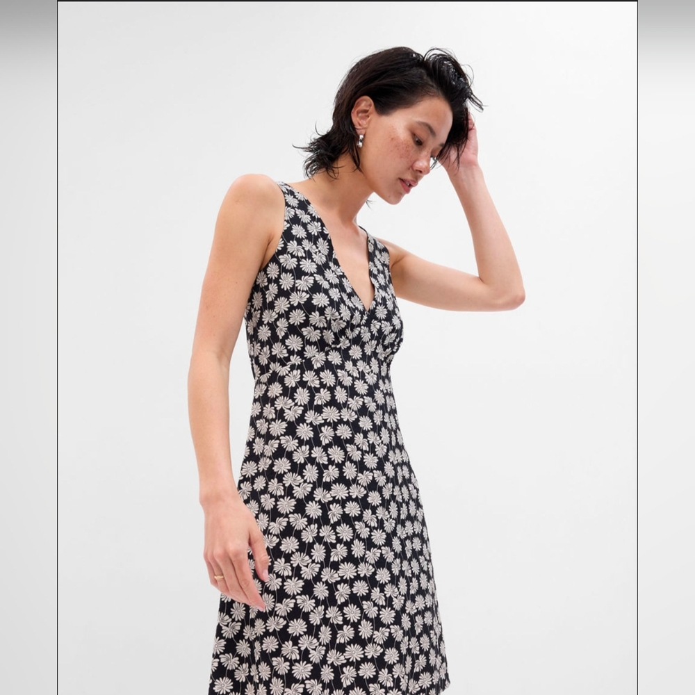 GAP Black and White Floral Midi Dress